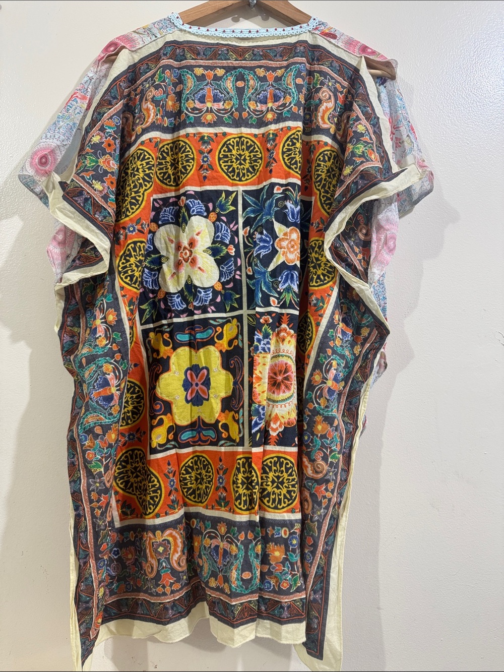 Johnny Was Pale Blue Floral V-Neck Tunic with Multicolor Bird Accents - Picture 4 of 6